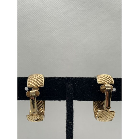 Gold-Tone Ribbed Clip-On Hoop Earrings For Women - Picture 3 of 4